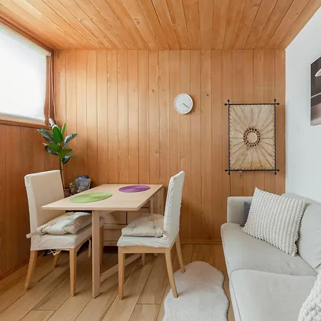 Apartment Iq Wood